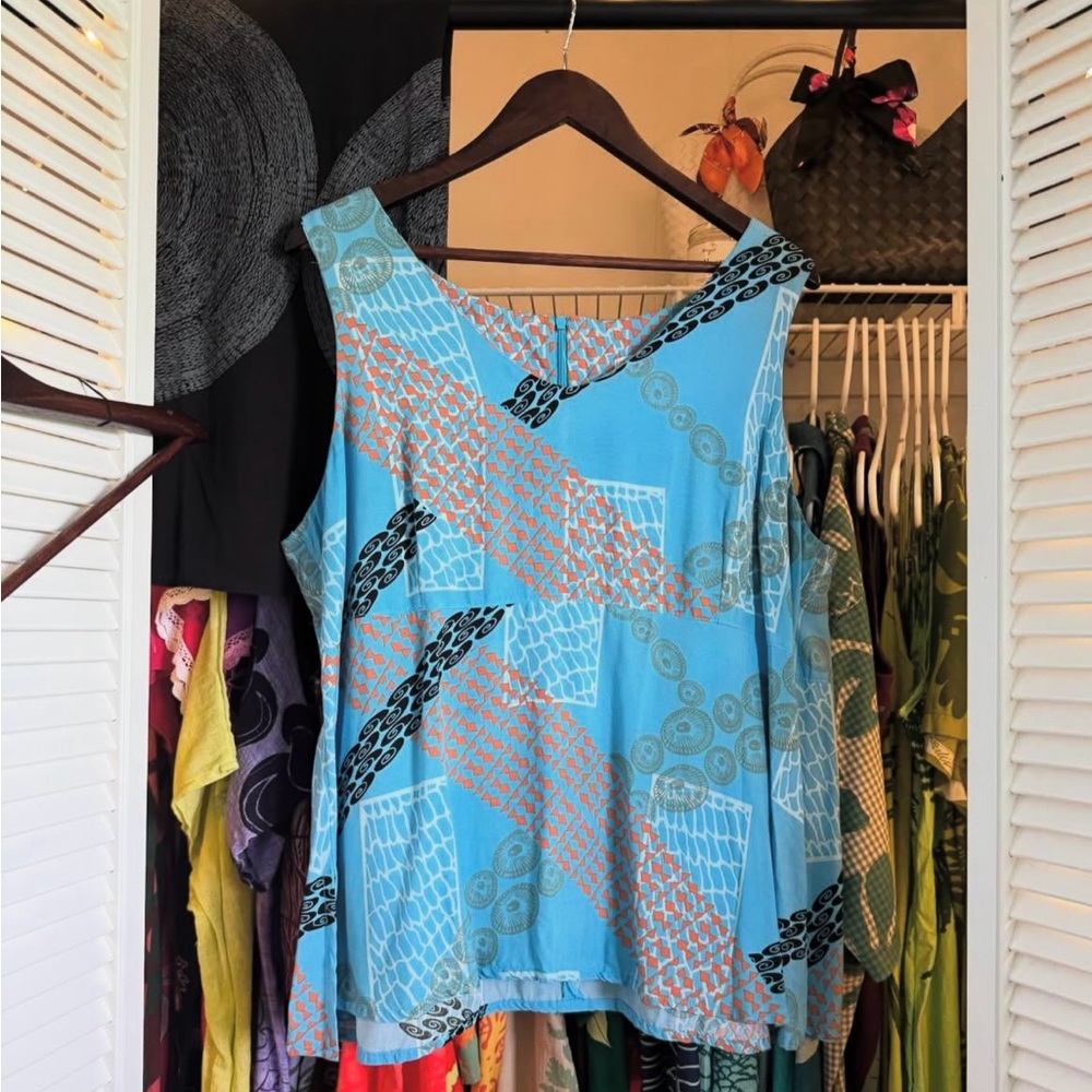 Kamohoali’i sleeveless blouse. Size XXL
